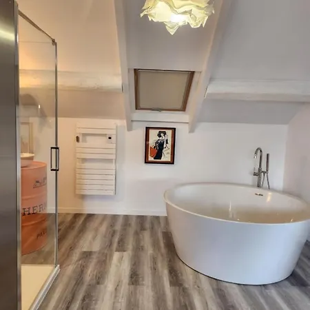 Maison Face A L'abbaye D'hautvillers - 2 Bedrooms 2 Bathrooms, Parking Hautvillers