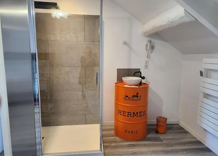 Maison Face A L'abbaye D'hautvillers - 2 Bedrooms 2 Bathrooms, Parking