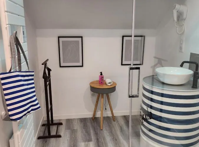 Maison Face A L'abbaye D'hautvillers - 2 Bedrooms 2 Bathrooms, Parking Villa