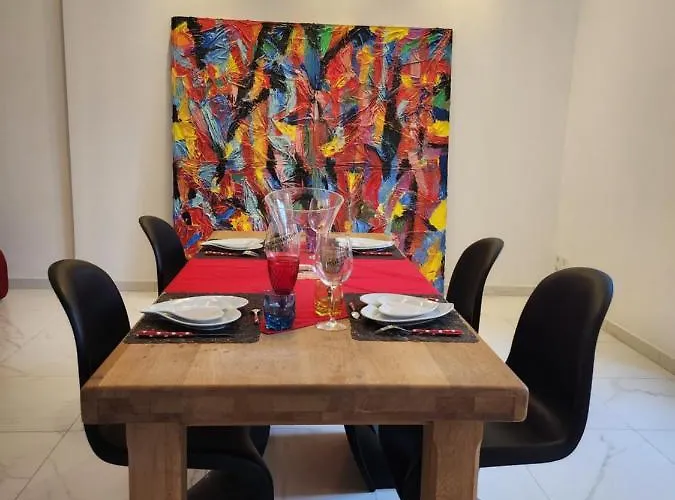 Maison Face A L'abbaye D'hautvillers - 2 Bedrooms 2 Bathrooms, Parking Hautvillers