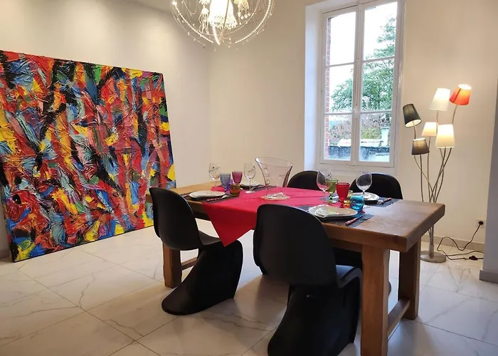 Villa Maison Face A L'abbaye D'hautvillers - 2 Bedrooms 2 Bathrooms, Parking