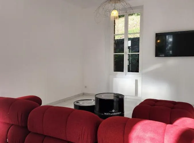 Villa Maison Face A L'abbaye D'hautvillers - 2 Bedrooms 2 Bathrooms, Parking *