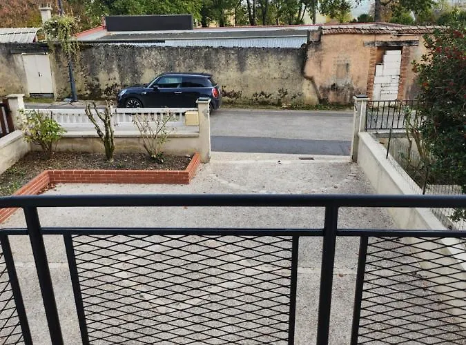 Villa Maison Face A L'abbaye D'hautvillers - 2 Bedrooms 2 Bathrooms, Parking